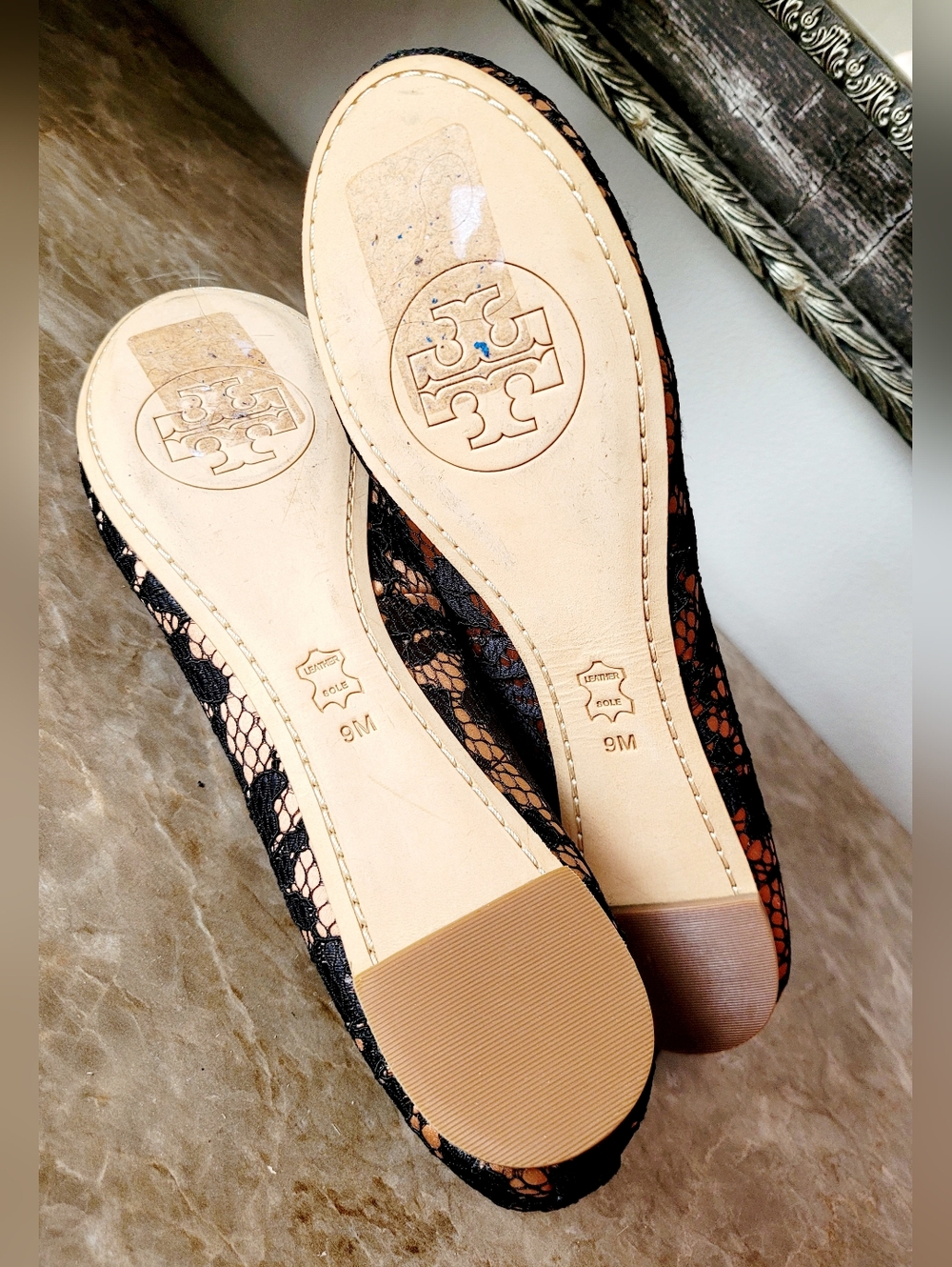 Tory Burch Chelsea Black/Nude Lace Ballet Flats with Gold Logo Charm US 9 NEW - Picture 13 of 16